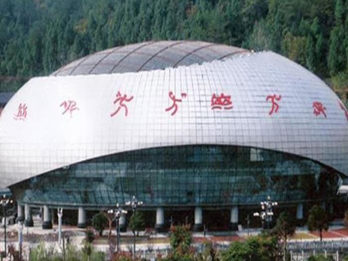 潮州体育中心球形网架加工安装